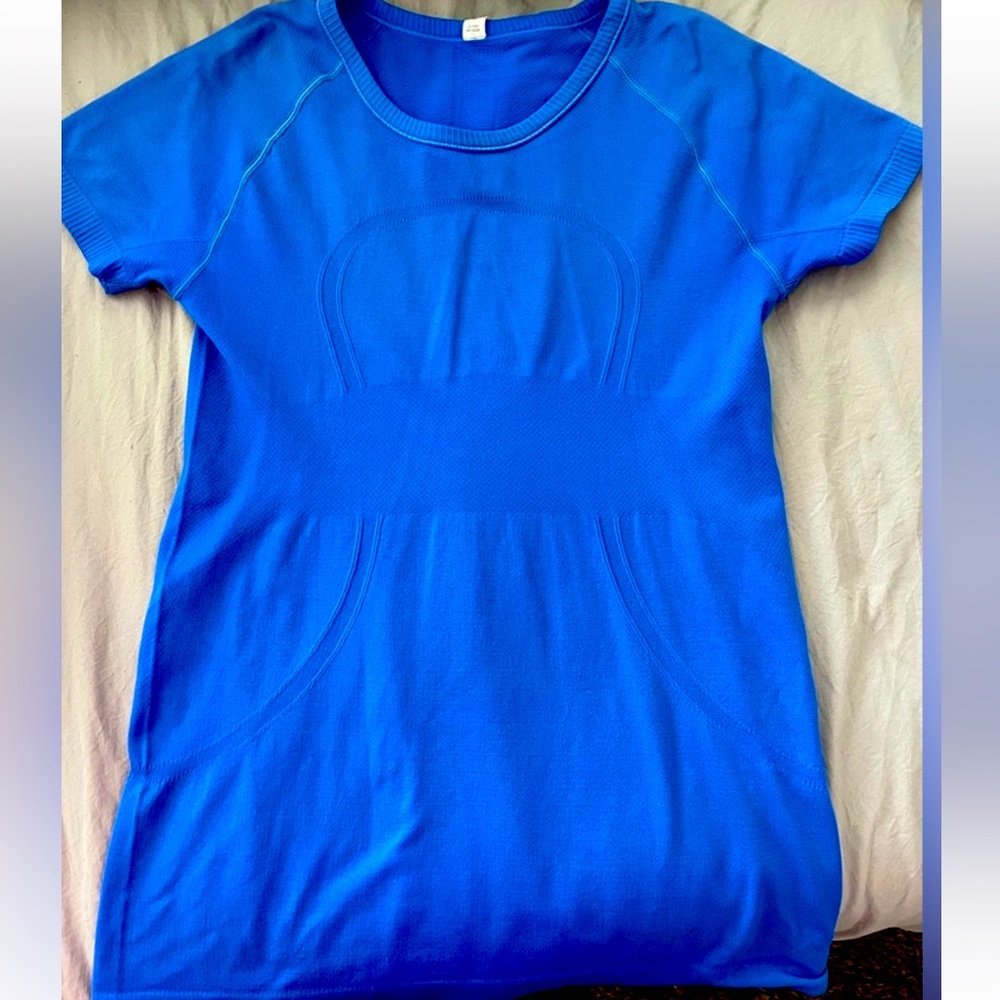 lulu lemon short sleeve swiftly tech size 4!!